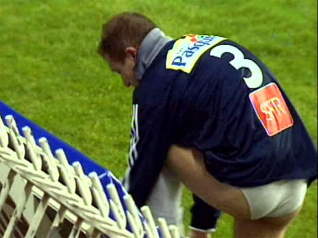 pic1_soccer_players_changing_shorts_during_game_001.jpg